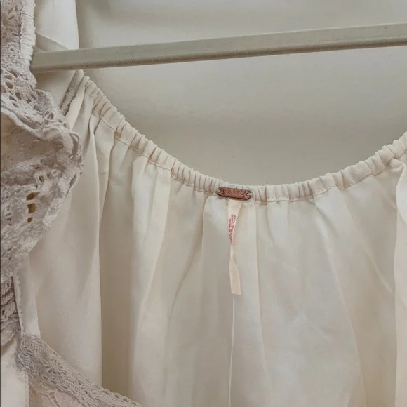 FREE PEOPLE BLOUSE✨ - Picture 3 of 8